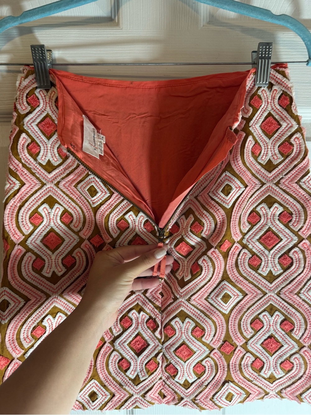 By Anthropologie Slim Mini Skirt Linen Apricot Tan Embroidered Women’s Size 2 - Picture 11 of 14